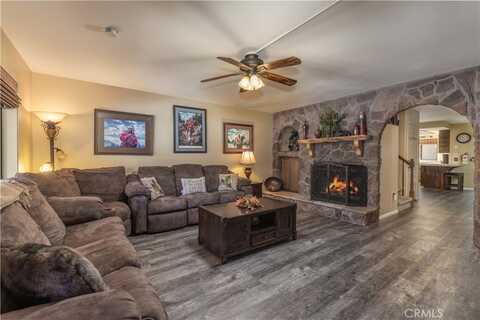 569 Summit Boulevard, Big Bear Lake, CA 92315