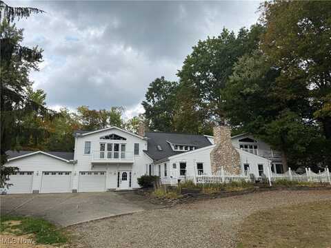 8298 Valley Drive, Chagrin Falls, OH 44023