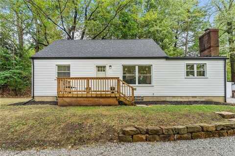 1062 Stump Road, New Franklin, OH 44319