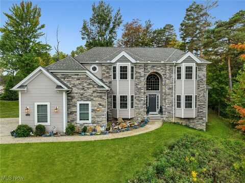 8290 Crystal Creek Drive, North Royalton, OH 44133