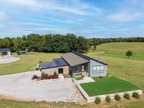 10562 212th Rd, Winfield, KS 67156