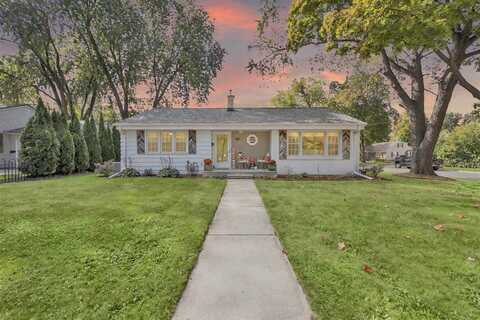 1202 Ridgeway Boulevard, De Pere, WI 54115