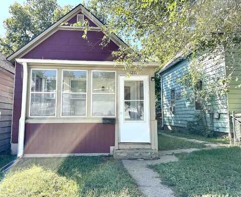 1216 W 2nd St, Sioux City, IA 51101