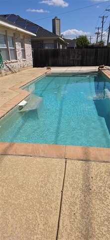 900 Shoal Creek Drive, Arlington, TX 76001
