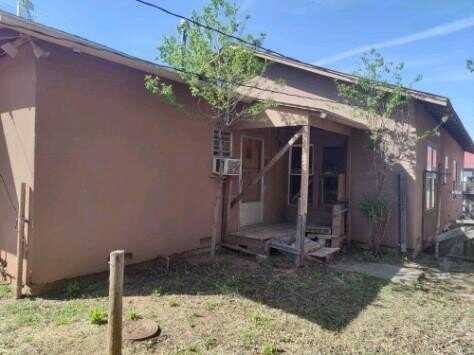 102 W Wharton Avenue, Electra, TX 76360