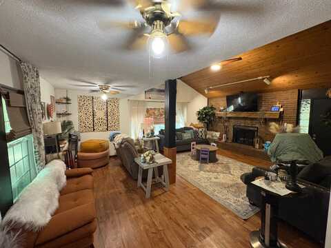 15014 Flamingo Dr, Brookville, IN 47012