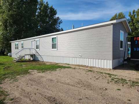 915 Parkland Drive SW, Rugby, ND 58368