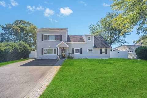 6 Regal Lane, Levittown, NY 11756