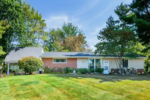 25 Crabapple Ct, Olivette, MO 63132