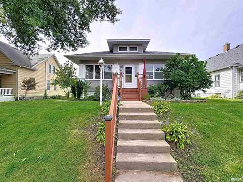1734 N HOWELL Street, Davenport, IA 52804