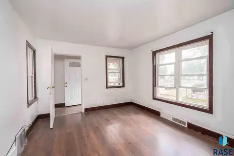 919 N Dakota Ave N, Sioux Falls, SD 57104