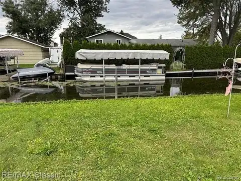 1220 S Cass Lake Road, Waterford, MI 48328