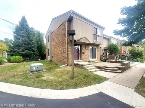673 Oakbrook W, Rochester Hills, MI 48307
