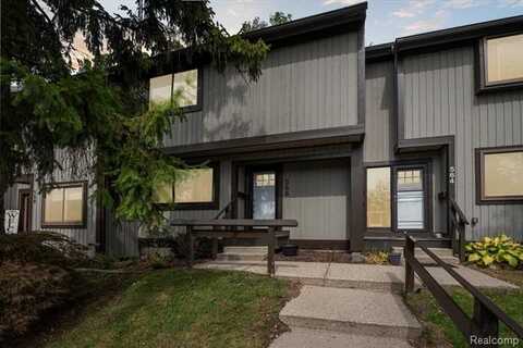 566 Foxboro Square, Brighton, MI 48116