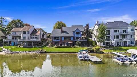 3630 Lakeshore Drive, Waterford, MI 48329