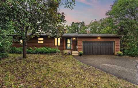 827 Badlands Road, Hudson, WI 54016