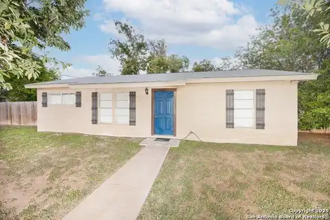 2607 Avenue E, Hondo, TX 78861