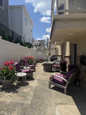 22 S Hillside Ave, Ventnor City, NJ 08406