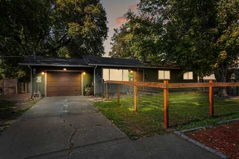 710 SE 12th Street, Grants Pass, OR 97526