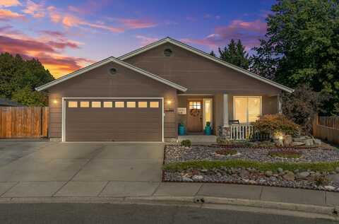 335 Applewood Drive, Central Point, OR 97502
