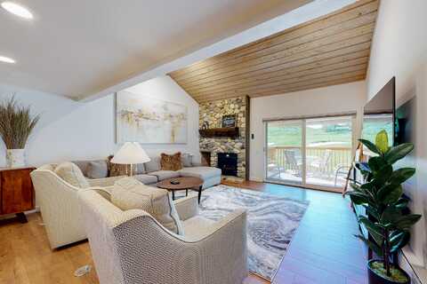 2737 Sunburst Condo Dr, Sun Valley, ID 83353