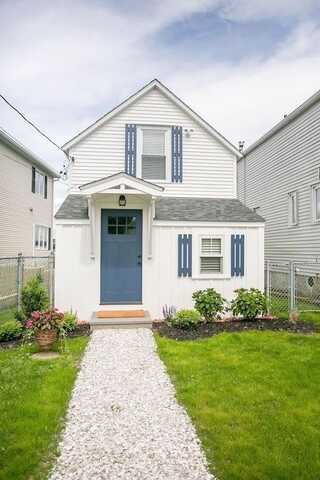 67 Cedar Avenue, Portsmouth, RI 02871