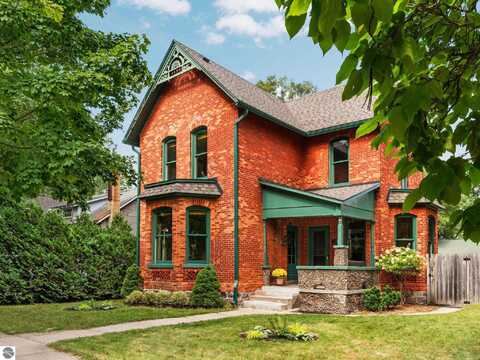 318 W Fifteenth Street, Traverse City, MI 49684