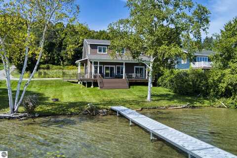 2181 S Lake Shore Drive, Lake Leelanau, MI 49653