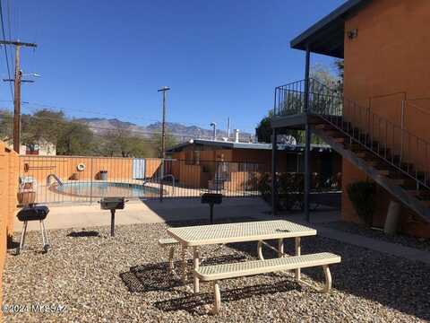 2861 N Columbus Boulevard, Tucson, AZ 85712