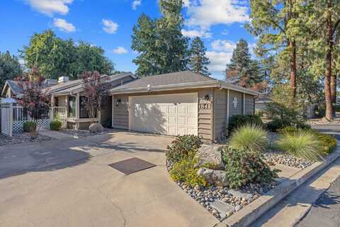 1811 S Stover Street, Visalia, CA 93292