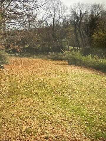 8 Dixie Street, Lexington, NC 27292