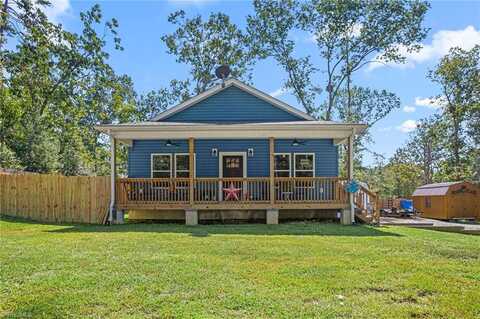 196 8th Avenue, New London, NC 28127