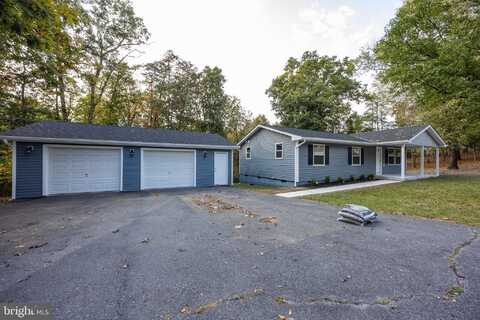 3671 SWINGING BRIDGE ROAD, HEDGESVILLE, WV 25427