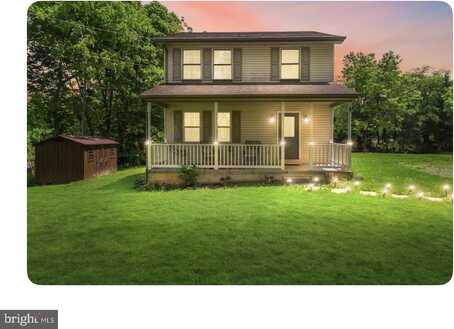 8 WHITING AVENUE, BOYCE, VA 22620