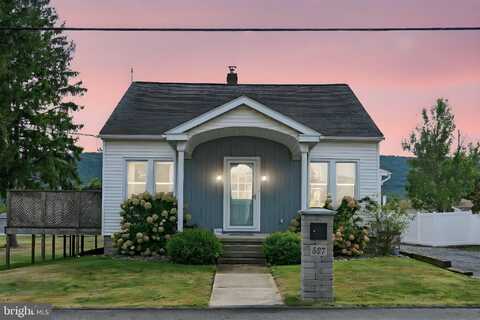 537 E CHESTNUT STREET, HEGINS, PA 17938