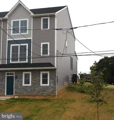 82 HESS AVENUE, HELLERTOWN, PA 18055