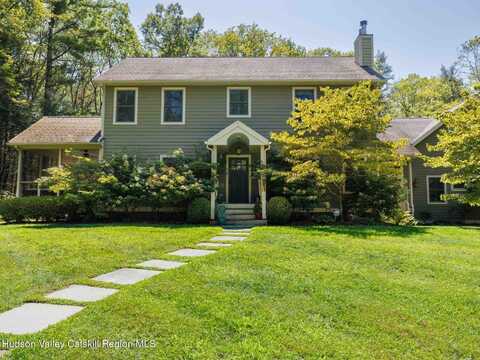 9 Estate Road, Saugerties, NY 12477