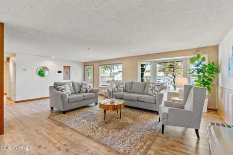 1412 S 32nd Ave, Yakima, WA 98902
