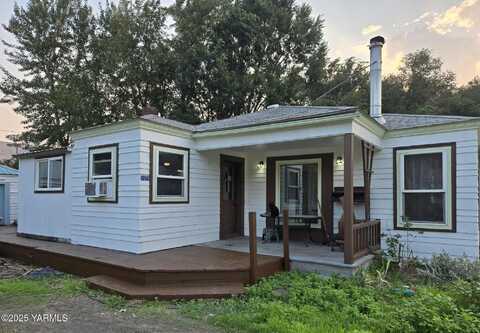 11271 US Hwy 12 Ave, Naches, WA 98937