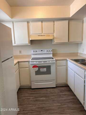 2832 E LE MARCHE Avenue, Phoenix, AZ 85032