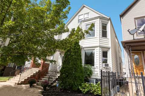 2952 N. Wisner Avenue, Chicago, IL 60618