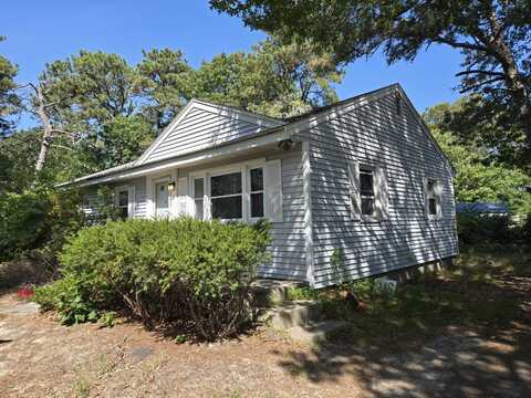8 Holly Lane, South Yarmouth, MA 02664
