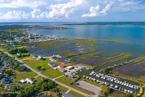 221 Bayview Drive, Harkers Island, NC 28531