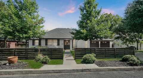 803 N Bowie, Fredericksburg, TX 78624