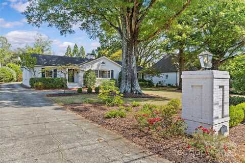 2821 Sharon Road, Charlotte, NC 28211
