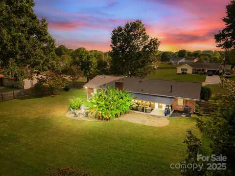 2925 Eastway Drive, Statesville, NC 28625