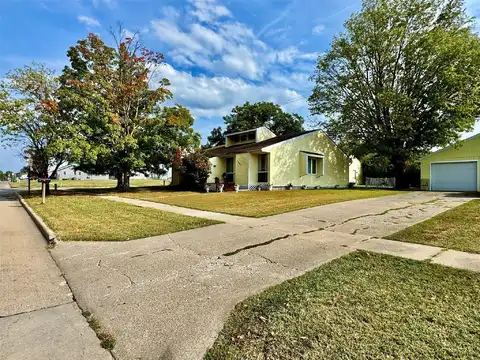 1112 Woodland Drive, Knoxville, IA 50138