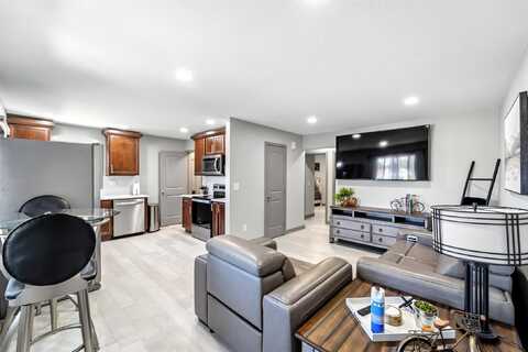 5327 Jennifer Dr, Pleasant Hill, IA 50327