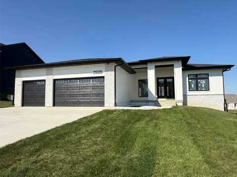 2605 Blooming Heights Drive, Norwalk, IA 50211