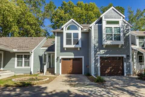 2548 Pine Circle, Urbandale, IA 50322